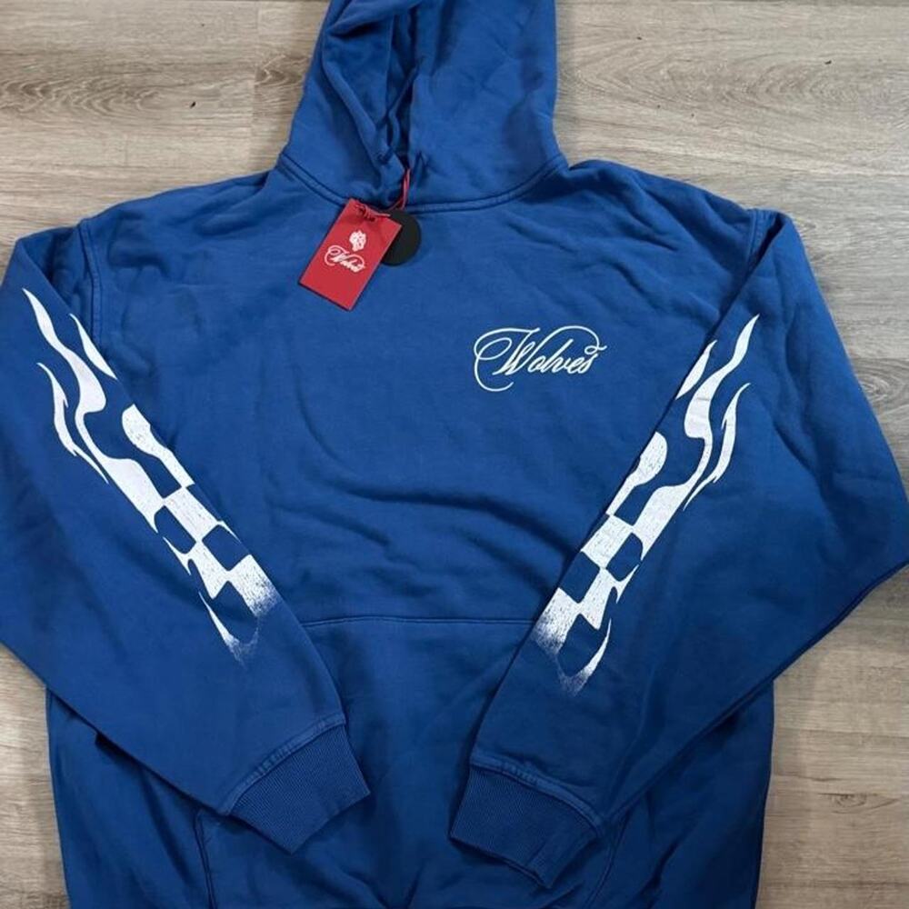 Red tag size large darc